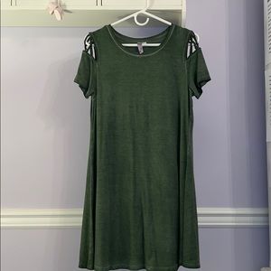 MID LENGTH GREEN DRESS